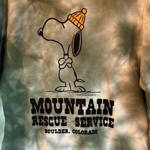 TSPTR SNOOPY PEANUTS Colorado Tie-Dye Graphic Men’s Sweatshirt, size M